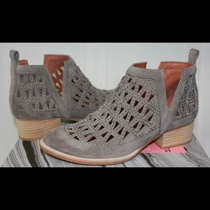 NWOT Jeffrey Campbell Saget gray booties Size 6.5